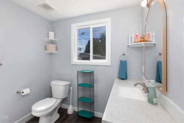 711 SW H Street, Grants Pass, OR 97526