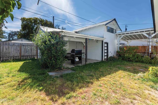 711 SW H Street, Grants Pass, OR 97526
