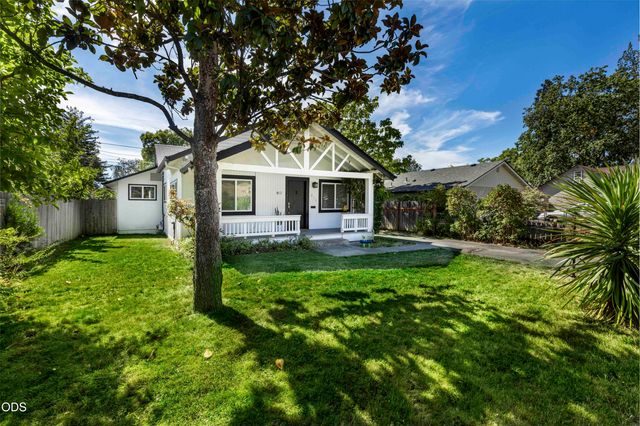 711 SW H Street, Grants Pass, OR 97526