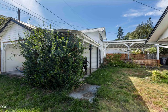 711 SW H Street, Grants Pass, OR 97526