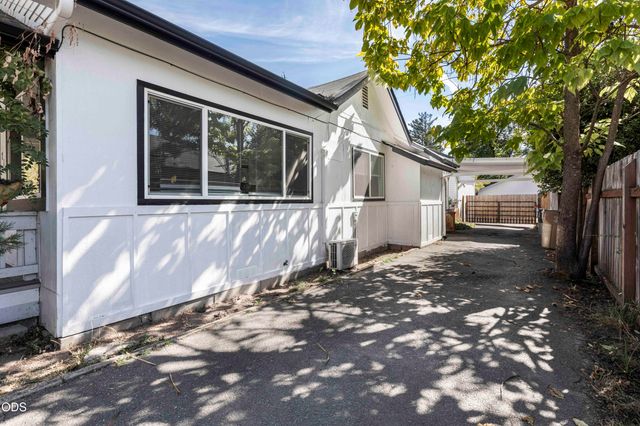 711 SW H Street, Grants Pass, OR 97526