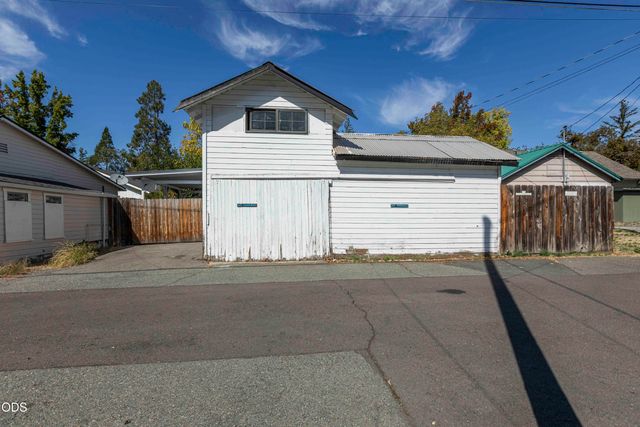 711 SW H Street, Grants Pass, OR 97526