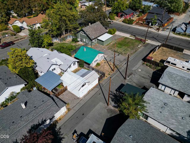 711 SW H Street, Grants Pass, OR 97526
