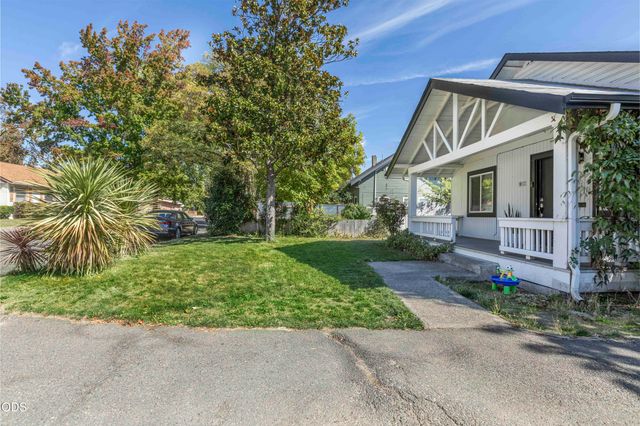711 SW H Street, Grants Pass, OR 97526