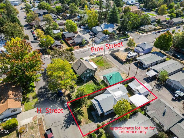 711 SW H Street, Grants Pass, OR 97526