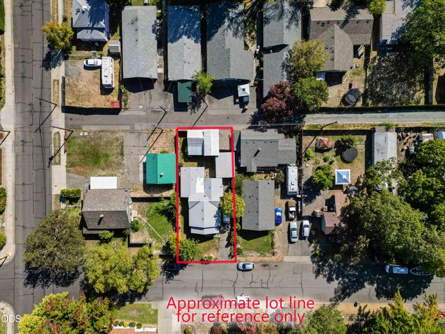 711 SW H Street, Grants Pass, OR 97526