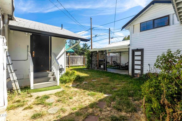 711 SW H Street, Grants Pass, OR 97526