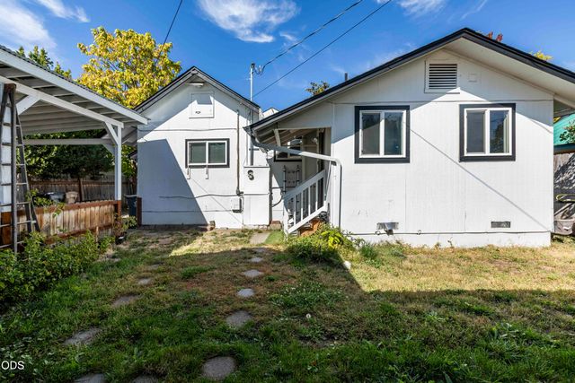 711 SW H Street, Grants Pass, OR 97526