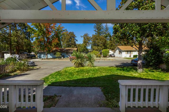 711 SW H Street, Grants Pass, OR 97526