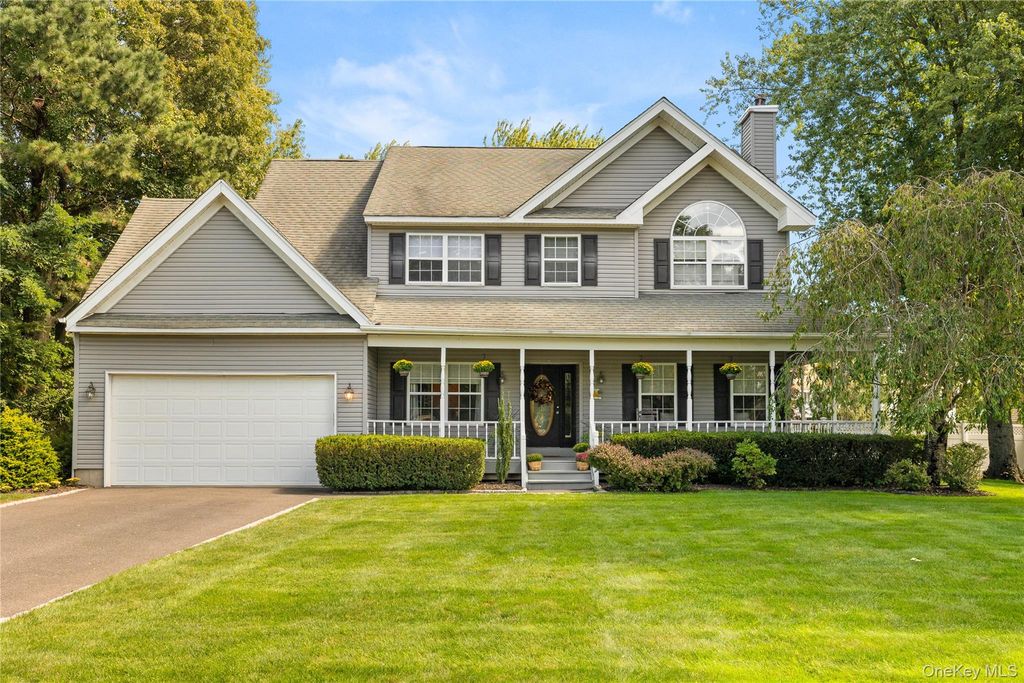 1 Hunting Hill Drive, Blue Point, NY 11715 — exterior