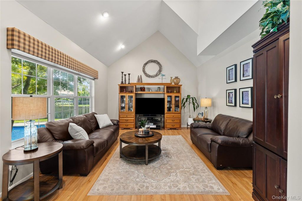 1 Hunting Hill Drive, Blue Point, NY 11715 — photo 5