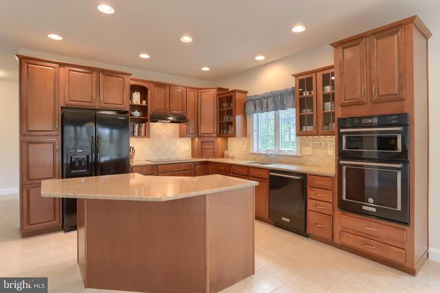 20 VALLEY VIEW DR, Lebanon, PA 17042