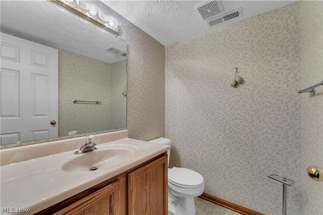 120 Ambleside Way, Amherst, OH 44001