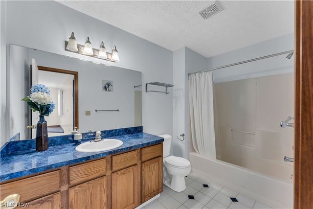120 Ambleside Way, Amherst, OH 44001