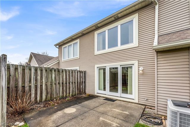 120 Ambleside Way, Amherst, OH 44001