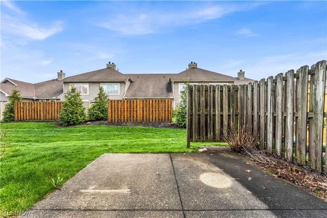 120 Ambleside Way, Amherst, OH 44001