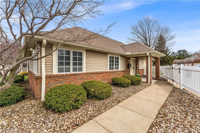 120 Ambleside Way, Amherst, OH 44001