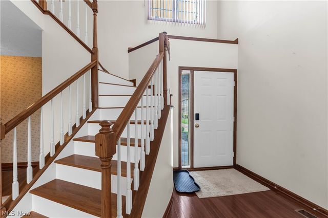 120 Ambleside Way, Amherst, OH 44001