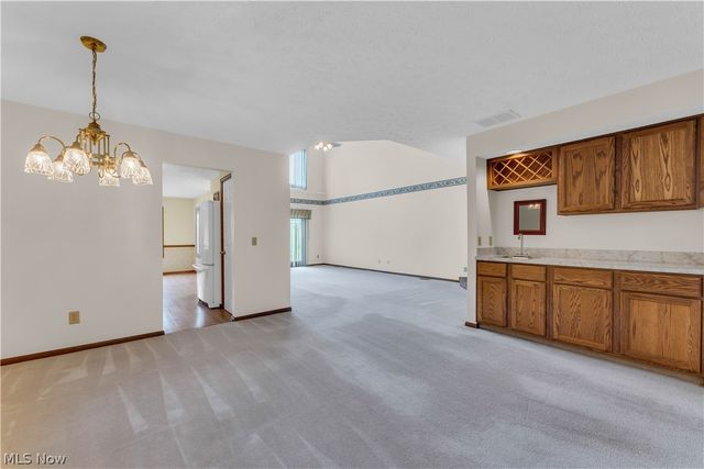 120 Ambleside Way, Amherst, OH 44001