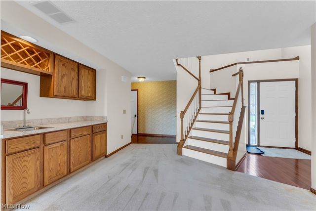120 Ambleside Way, Amherst, OH 44001