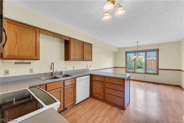120 Ambleside Way, Amherst, OH 44001