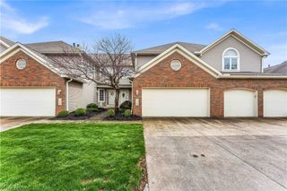 120 Ambleside Way, Amherst, OH 44001
