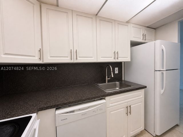 4855 NW 7th St 410-6, Miami, FL 33126