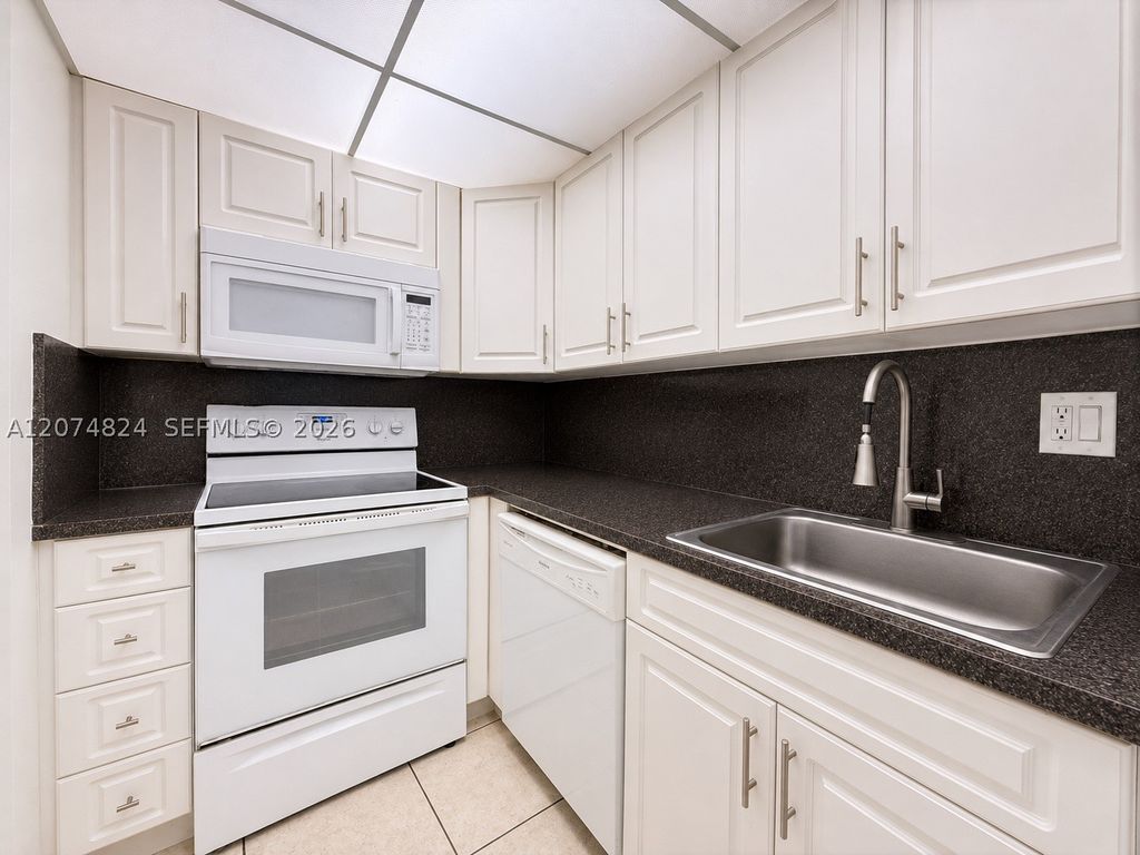 4855 NW 7th St 410-6, Miami, FL 33126