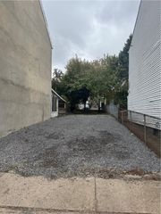 604 Edmond St, Bloomfield, PA 15224