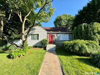 415 Savoy Street, Bridgeport, CT 06606