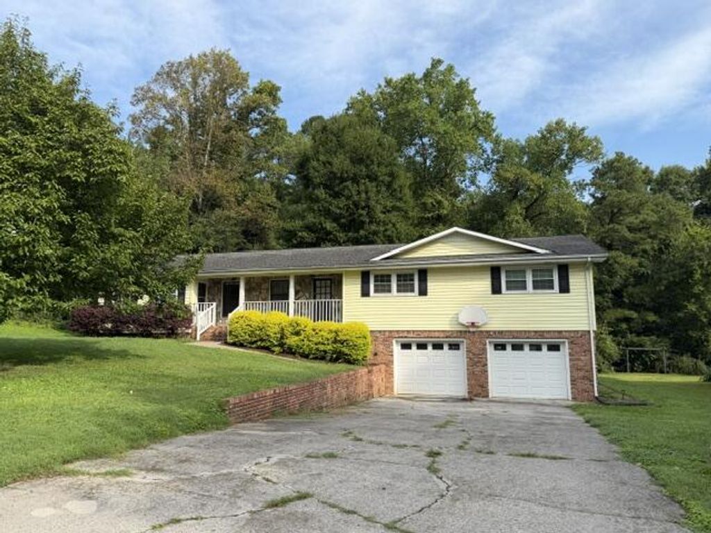 1902 Mountain Brook Drive, Dalton, GA 30720