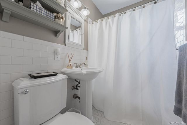 71-42 Little Neck Parkway 153B, Floral Park, NY 11004