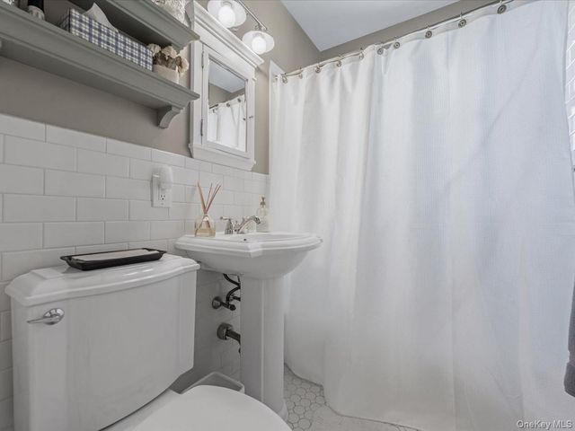 71-42 Little Neck Parkway 153B, Floral Park, NY 11004