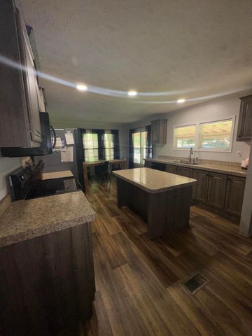 817 Green Pond Road, Soddy Daisy, TN 37379