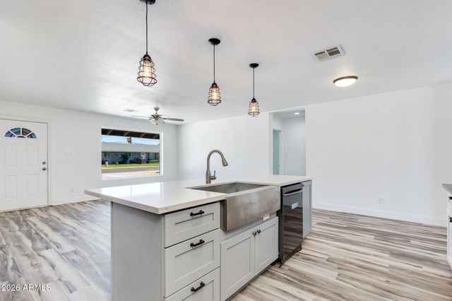 4923 E PALM Lane, Phoenix, AZ 85008