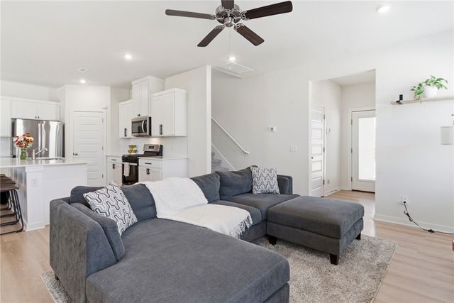 233 S Harrogate Lane, Fayetteville, AR 72704