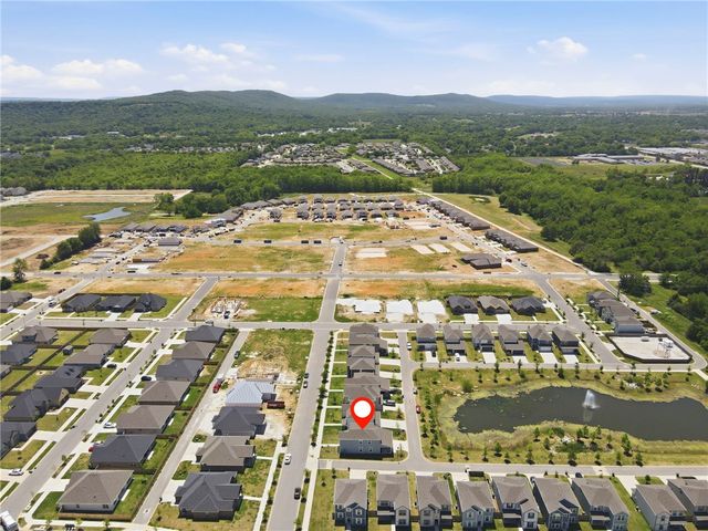 233 S Harrogate Lane, Fayetteville, AR 72704