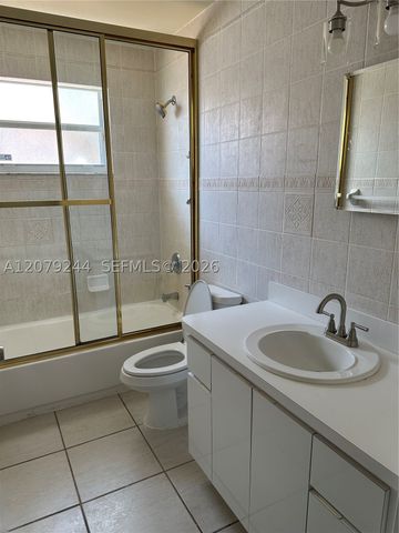 6104 Pierce St, Hollywood, FL 33024