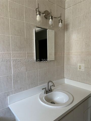 6104 Pierce St, Hollywood, FL 33024