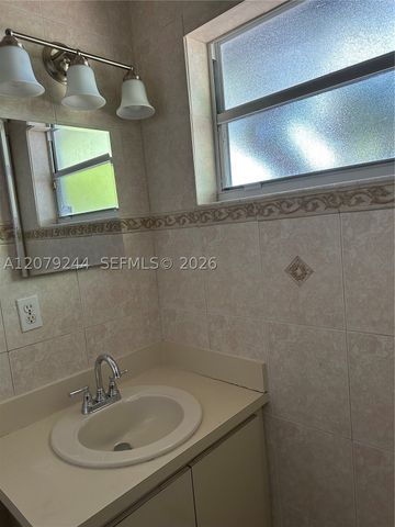 6104 Pierce St, Hollywood, FL 33024