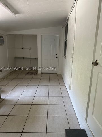 6104 Pierce St, Hollywood, FL 33024