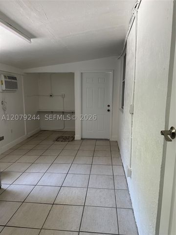6104 Pierce St, Hollywood, FL 33024