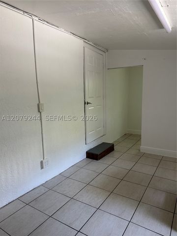 6104 Pierce St, Hollywood, FL 33024
