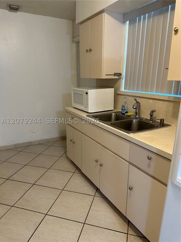 6104 Pierce St, Hollywood, FL 33024