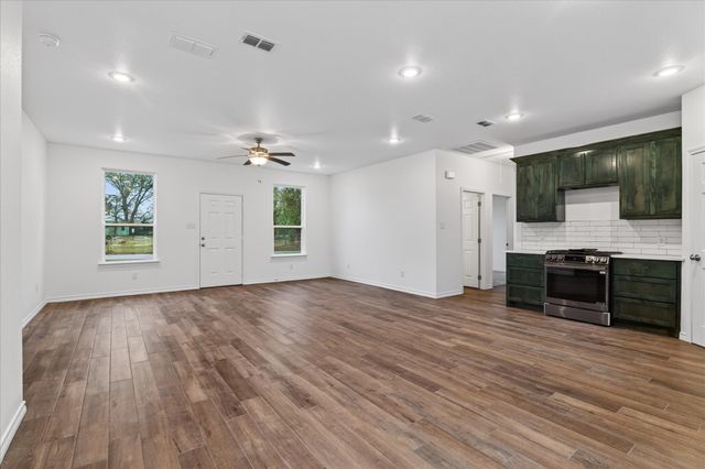 695 Ravine Street, Emory, TX 75440