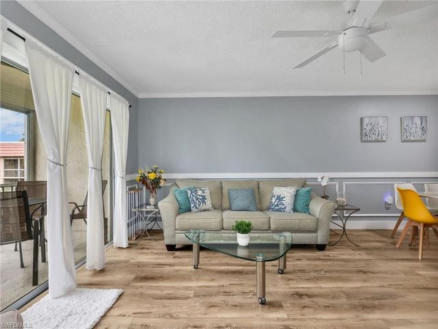 150 Turtle Lake CT 303, Naples, FL 34105