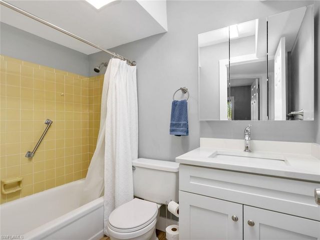 150 Turtle Lake CT 303, Naples, FL 34105
