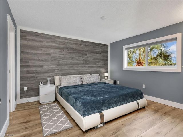 150 Turtle Lake CT 303, Naples, FL 34105