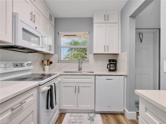 150 Turtle Lake CT 303, Naples, FL 34105