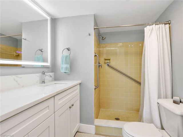 150 Turtle Lake CT 303, Naples, FL 34105
